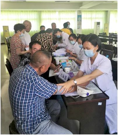 江陰市中醫(yī)院 慶祝中國(guó)農(nóng)民豐收節(jié)，啟動(dòng)“服務(wù)百姓健康行動(dòng)”