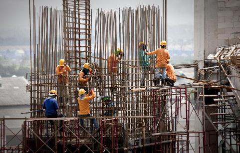 建筑勞務(wù)分包能否分包給個(gè)人？——解讀政策法規(guī)與實(shí)踐風(fēng)險(xiǎn)